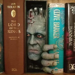 19.8 cm Shiny Library Sculpture, Halloween Decorations, Monster, Personalised Bookend, Peeping on The Bookshelf, Resin Desktop Sculpture Decoration
