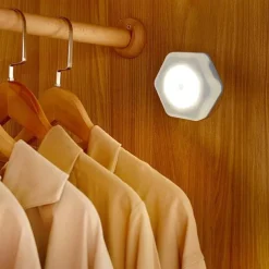 1 Pc white hexagonal motion sensor night light, bedroom small night light, night light, ambient light, white light, warm white light (without battery)