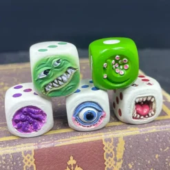 5 pcs Monster Dice, Funy Monster Face Resin Dice Set, Halloween Tabletop Game Dice Set Props, Weird Monster Dice Set for Table Games, Role Playing Games, Offices Home Party Game Props Gift