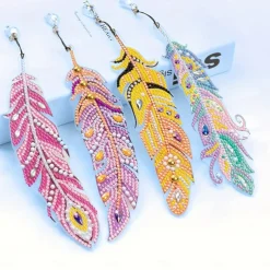 6 Pcs Whimsical Feather Bookmarks - Unique Irregular Diamond Painting Designs, DIY Animal-Themed Craft Kit with Easy-to-Follow Instructions, Perfect for Book Lovers and Craft Enthusiasts