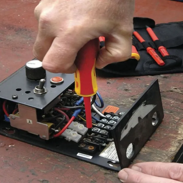 12 Piece VDE Insulated Interchangeable Blade Screwdriver Set in Tool Roll