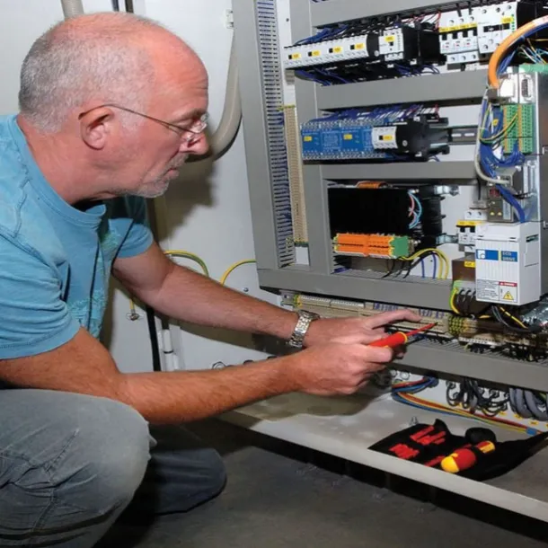 12 Piece VDE Insulated Interchangeable Blade Screwdriver Set in Tool Roll