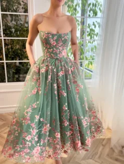 A-Line Cocktail Dresses Elegant Dress Wedding Guest Holiday Floor Length Long Sleeve V Neck with Floral Embroidered Lace Applique