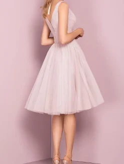 A-Line Cocktail Dresses Flirty Dress Homecoming Graduation Knee Length Sleeveless V NeckDress Tulle with Pleats