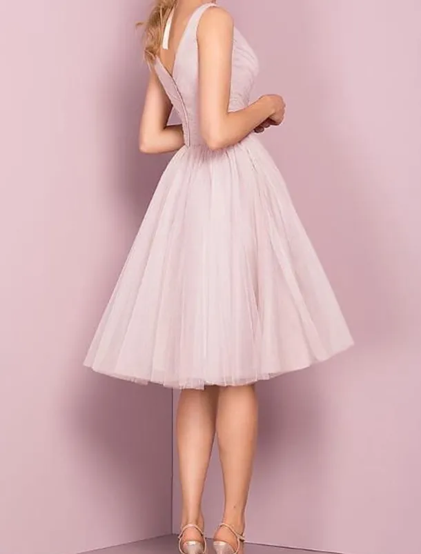 A-Line Cocktail Dresses Flirty Dress Homecoming Graduation Knee Length Sleeveless V NeckDress Tulle with Pleats