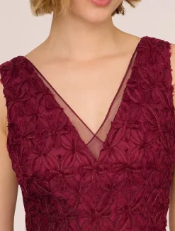 A-Line Mother of the Bride Dress Elegant Simple Minimalist V Neck Floor Length Lace Tulle Sleeveless with Ribbon Embroidered Appliques