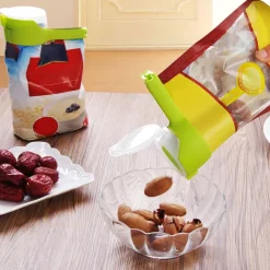 Bag Clips for Food,Food Storage Sealing Clips with Pouring Spouts, Bag Clips for Food,Chip Bag Clips,Plastic Cap Food Clips, Great for Organizing and Storing Food in the Kitchen