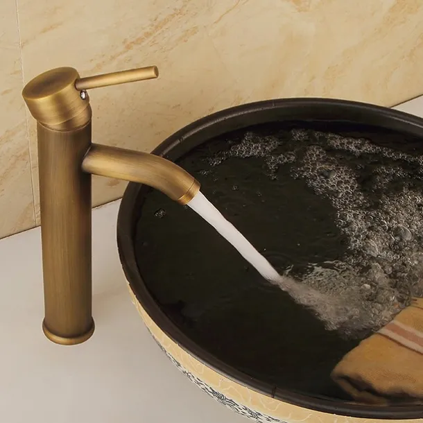 Bathroom Sink Faucet - Classic Antique Brass Centerset Single Handle One HoleBath Taps