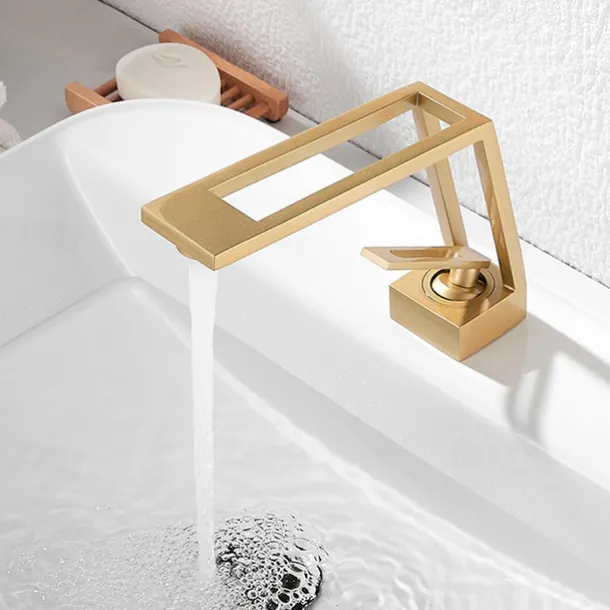 Bathroom Sink Faucet - Classic Electroplated / Painted Finishes Centerset Single Handle One HoleBath Taps