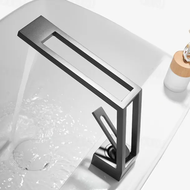 Bathroom Sink Faucet - Classic Electroplated / Painted Finishes Centerset Single Handle One HoleBath Taps