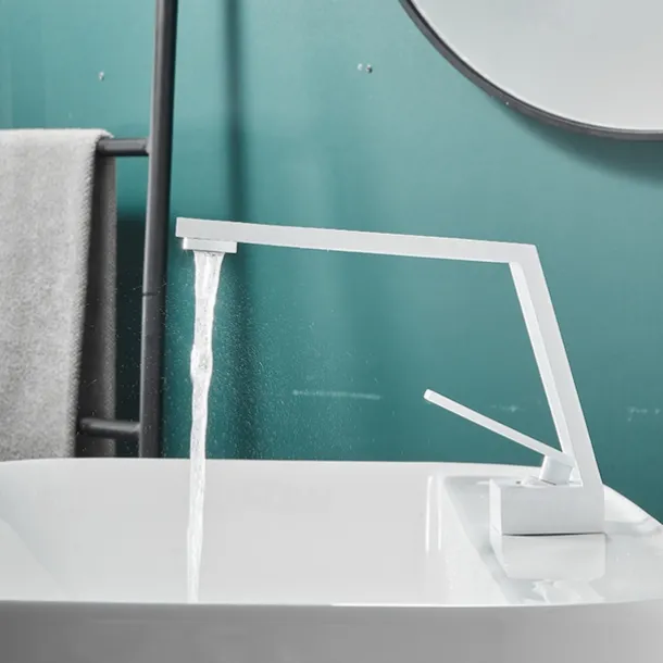 Bathroom Sink Faucet - Classic Electroplated / Painted Finishes Centerset Single Handle One HoleBath Taps