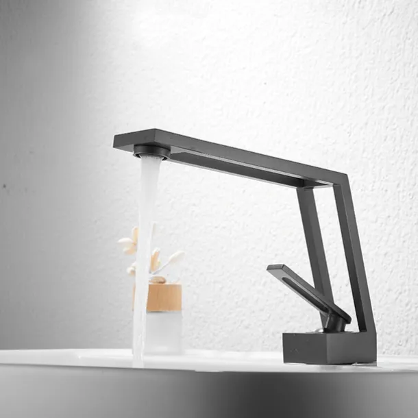 Bathroom Sink Faucet - Classic Electroplated / Painted Finishes Centerset Single Handle One HoleBath Taps