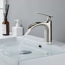 Bathroom Sink Faucet - Waterfall Electroplated Centerset Single Handle One HoleBath Taps