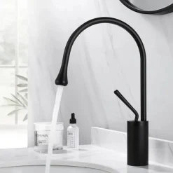 Bathroom Sink Faucet - Waterfall Electroplated Centerset Single Handle One HoleBath Taps