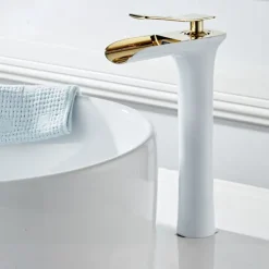 Bathroom Sink Faucet,Brass Waterfall Centerset Single Handle One Hole Bath Taps