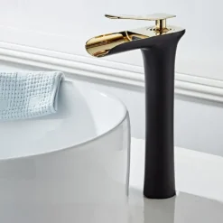 Bathroom Sink Faucet,Brass Waterfall Centerset Single Handle One Hole Bath Taps
