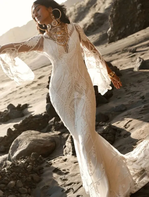 Beach Open Back Boho Simple Wedding Dress Mermaid V Neck Long Sleeve Sweep / Brush Train Lace Bridal Gowns With Pattern