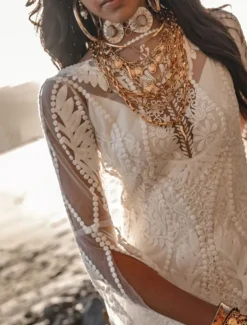 Beach Open Back Boho Simple Wedding Dress Mermaid V Neck Long Sleeve Sweep / Brush Train Lace Bridal Gowns With Pattern