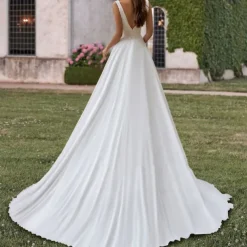 Beach Wedding Hall Casual Wedding Dresses A-Line V Neck Sleeveless Sweep / Brush Train Chiffon Bridal Gowns With Pleats Pearls