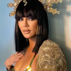 Black Bob Wig with Bangs for Women Short Straight bob Wigs with Golden Sequin Heat Resistant Synthetic Hair Bob Cut Wig Mia Wallace Cleopatra Halloweeen Cosplay Costume Wig