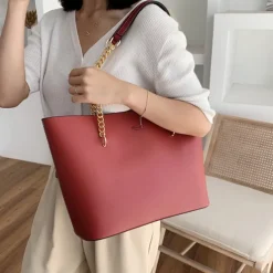 Black Tote Bag with Gold Chain Straps – Stylish and Spacious PU Leather Handbag for Women, Perfect for Work, Travel, and Everyday Use