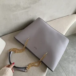 Black Tote Bag with Gold Chain Straps – Stylish and Spacious PU Leather Handbag for Women, Perfect for Work, Travel, and Everyday Use