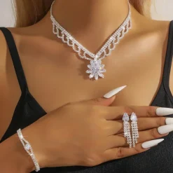 Bridal Jewelry Sets One-piece Suit Alloy 1 Bracelet Earrings Necklace Women's Stylish Cute Joy Geometric Jewelry Set For Party