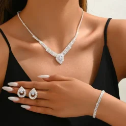 Bridal Jewelry Sets Three-piece Suit Imitation Diamond 1 Necklace 1 Bracelet Earrings Women's Elegant Stylish Lovely Classic Drop Love Jewelry Set For Wedding Party Evening Gift