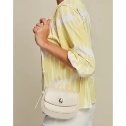Chic White Leather Shoulder Bag for Women - Stylish Small Crossbody Bag for Casual and Formal Outfits