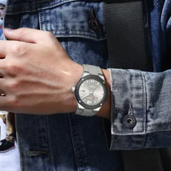 CURREN Men Quartz Watch Sports Fashion Casual Wristwatch Luminous Calendar Waterproof Decoration Silicone Gel Watch