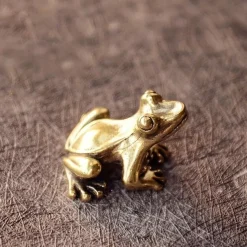 Cute Retro Copper Frog Figurine - Miniature Desktop Ornament and Tea Pet Decor