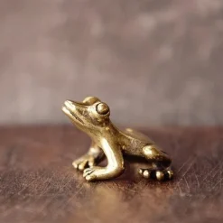 Cute Retro Copper Frog Figurine - Miniature Desktop Ornament and Tea Pet Decor