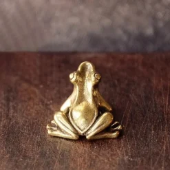 Cute Retro Copper Frog Figurine - Miniature Desktop Ornament and Tea Pet Decor