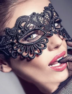 Elegant Black Lace Masquerade Mask for Women – Gothic Venetian Style Party and Halloween Costume Accessory