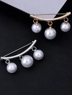 Elegant Pearl Drop Brooch Set with Gold Curved Bar – Triple Pearl Charm Design for Sophisticated and Modern Style