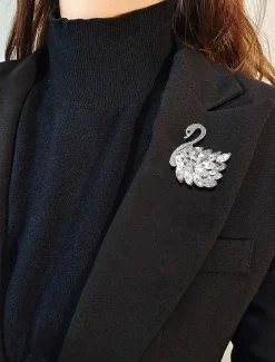 Elegant Swan Brooch with Rhinestone Embellishments - Sparkling Crystal Pin for Women, Perfect for Formal Wear and Gift Giving
