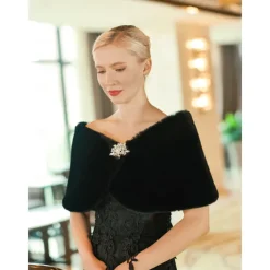 Faux Fur Wraps Shawls Women's Wrap Pure Elegant Sleeveless Terylene Wedding Wraps With Feathers / Fur For Wedding Fall & Winter