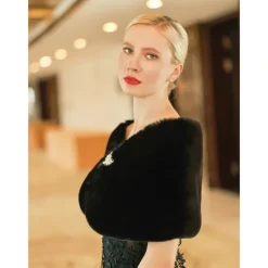 Faux Fur Wraps Shawls Women's Wrap Pure Elegant Sleeveless Terylene Wedding Wraps With Feathers / Fur For Wedding Fall & Winter