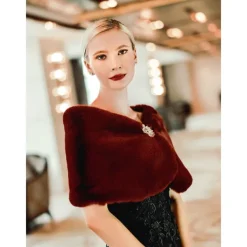 Faux Fur Wraps Shawls Women's Wrap Pure Elegant Sleeveless Terylene Wedding Wraps With Feathers / Fur For Wedding Fall & Winter