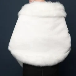 Faux Fur Wraps Shawls Women's Wrap Pure Elegant Sleeveless Terylene Wedding Wraps With Feathers / Fur For Wedding Fall & Winter