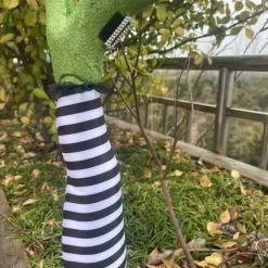 Funny Witch Leg Stake - Witch Leg Halloween Yard Decoration - Halloween Witch Prop Holiday Ornament For Outdoor Indoor Yard Patio Lawn
