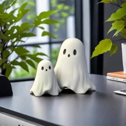 Halloween Cute Ghost Figurine - Middle Finger Spooky Resin Ghost Statue, Cute Ghost Decor for Halloween Decorations, Porch and Indoor Spooky Home Decor 10x10x10cm