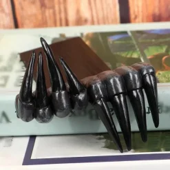 Halloween Gothic Bookmarks, Cool 3D Demon Hand Bookmark, Handmade Resin Witch Demon Claw Hand Bookmarks, Horror Home Decor Bookshelf Ornaments, Novelty Creative Gifts