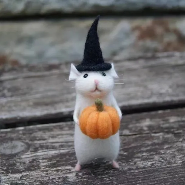 Halloween Mouse with Pumpkin, Christmas Mouse with a Gift, Needle Felting Mouse, Birthday Mouse, Needle Felting Kit, No Finished DIYKit Pack, Needle Felting Miniature