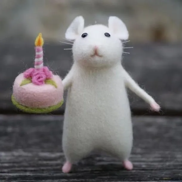 Halloween Mouse with Pumpkin, Christmas Mouse with a Gift, Needle Felting Mouse, Birthday Mouse, Needle Felting Kit, No Finished DIYKit Pack, Needle Felting Miniature