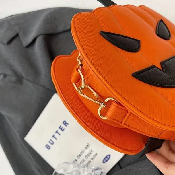 Halloween Pumpkin Crossbody Bag – 3D Jack-O'-Lantern Shoulder Purse with Bat Detail for Women and Kids, Trick-or-Treat Party Accessory