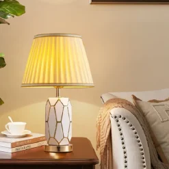 Hand-Painted Gold Glazed Ceramic Table Lamp Gorgeous Bedroom Bedside Lamp with Barrel-Shaped Lampshade Traditional Vase Bedroom Desk Lamp 47 * 30 Cm 85-265V