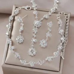 Jewelry Set Three-piece Suit Black Rhinestone Chrome 1 Bracelet Earrings Necklace Women's Elegant Vintage Fashion Vintage Style Classic Round Jewelry Set For Wedding Party Wedding Guest