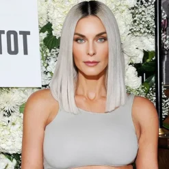 Kim Kardashian Inspired Wigs Synthetic Wig Straight Middle Part Wig Short Grey Synthetic Hair Women's Fashionable Design Soft Natural Gray