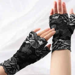 Lace Wrist Length Glove Vintage Style / Lace With Ruffles Wedding / Party Glove